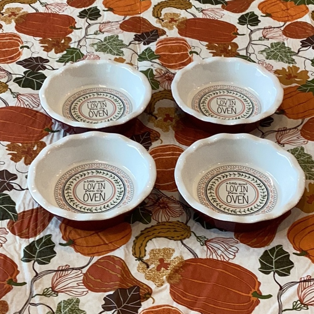 Celebrate It set of 4 baking dishes.